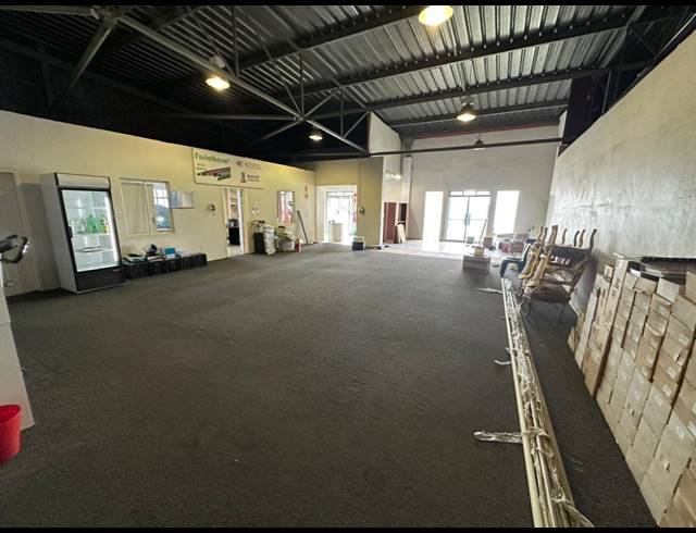 548M² WAREHOUSE TO LET IN LANSERIA